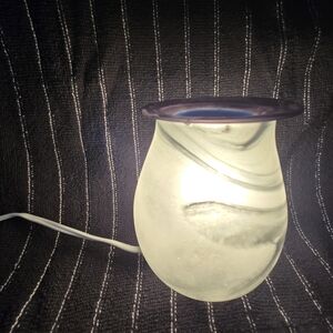 Scentsy White and Purple Wax Melt Pot